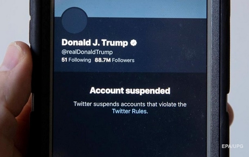 Акции компании Twitter упали в цене из-за бана аккаунтов Трампа