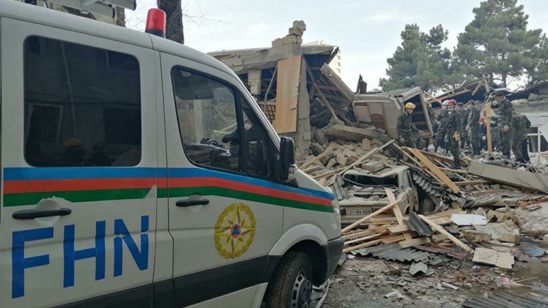 Число погибших при взрыве дома в пригороде Баку возросло до двух