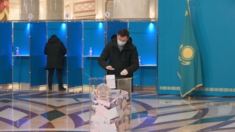 Экзит-полл: партия Назарбаева лидирует на выборах в парламент Казахстана