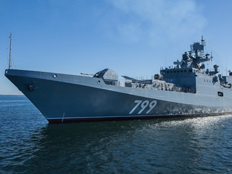 Фрегат РФ в Черном море провел тренировку на фоне захода эсминцев США