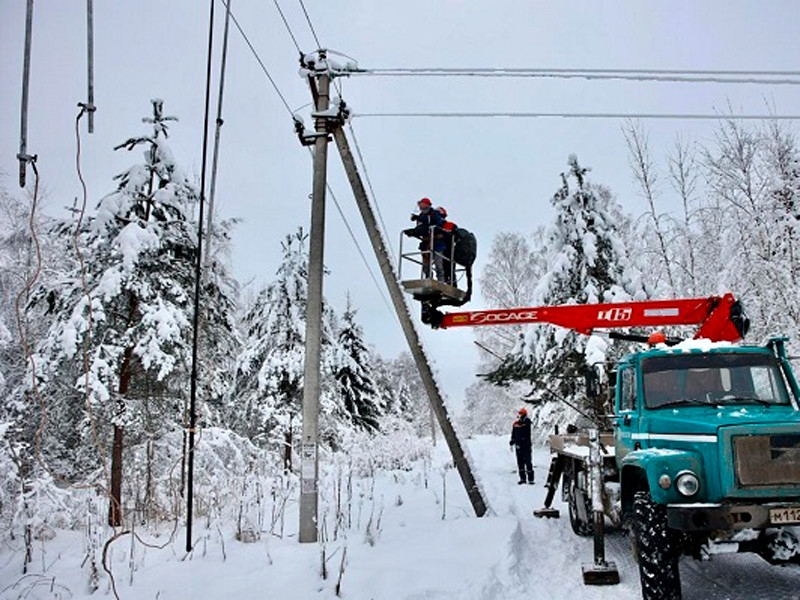 Из-за снегопада остались без света более 300 населенных пунктов Тверской области