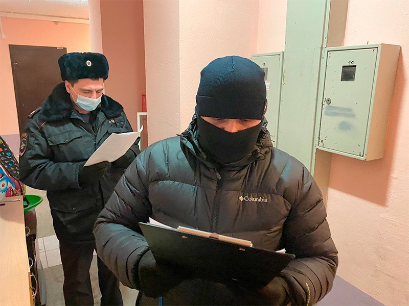 К оппозиционным политикам приходит полиция, чтобы "предостеречь" их от встречи Навального
