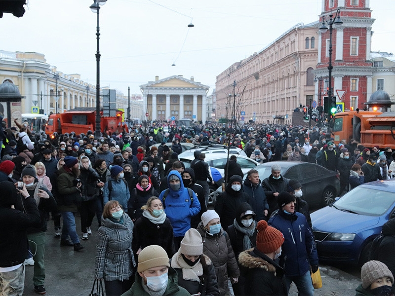 Кремль о беспрецедентных массовых акциях протеста в 110 городах РФ: "Вышло мало людей, Много людей голосуют за Путина"