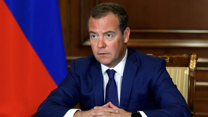 Медведев: ситуация со стандартами в строительной отрасли остается сложной