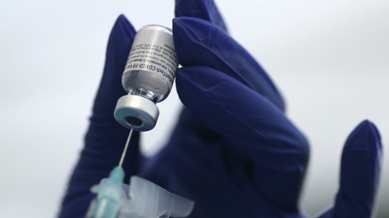 Pfizer поставила в Польшу вдвое меньше вакцин, чем планировалось
