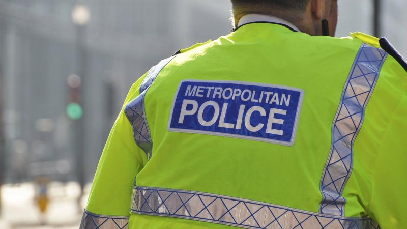 В Британии 31 полицейскому грозит штраф за стрижку в отделении полиции