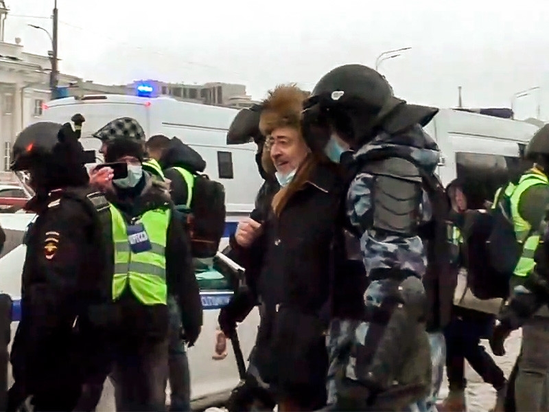 В Москве массовые задержания, среди задержанных член СПЧ, журналист Николай Сванидзе и депутат Мосгордумы Ступин (ВИДЕО)