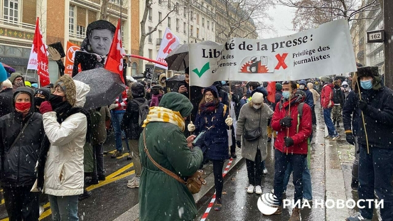 В Париже проходит первая с начала года акция протеста