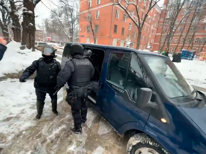 Юлию Навальную отпустили из полиции после составления протокола