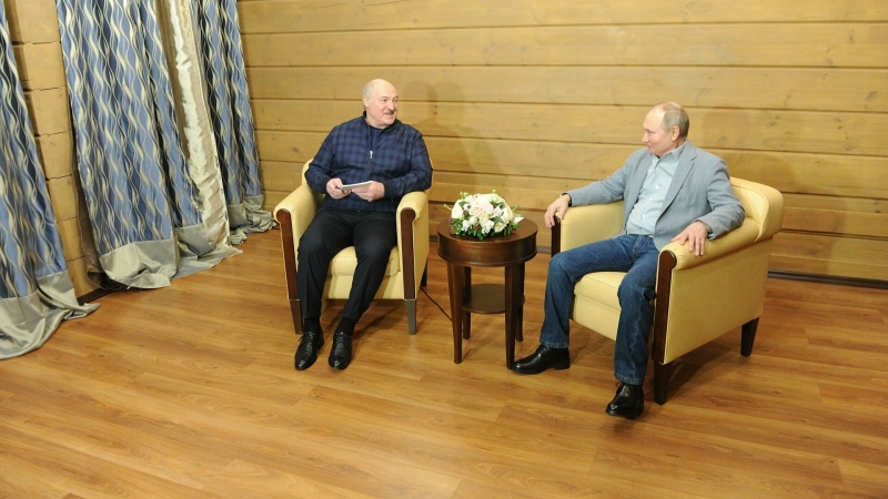 Лукашенко и Путин обсудили по телефону кооперацию в ВПК