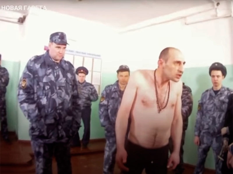 "Новая газета" опубликовала новые видео пыток в ярославской колонии N1, после которых умер один из заключенных