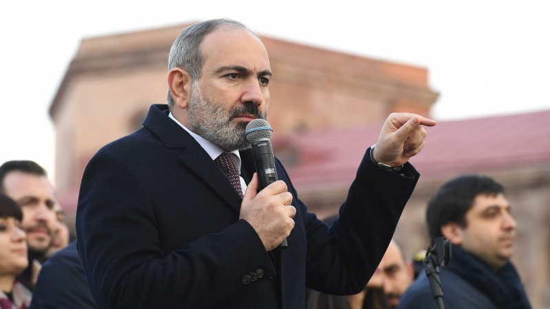 Пашинян второй раз за день возглавил шествие своих сторонников в Ереване