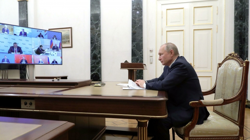 Путин: ипотека под 6,5% помогла многим семьям и поддержала стройсектор