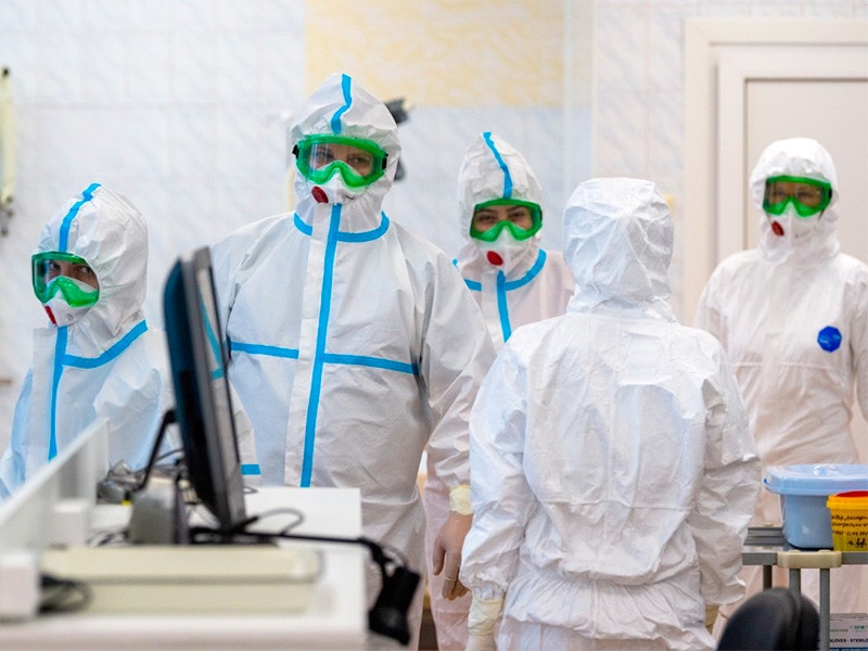 В России за сутки выявлено меньше 15 тысяч случаев коронавируса