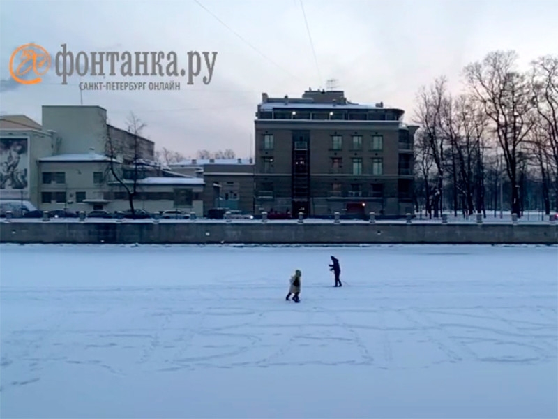 В Петербурге к надписи "Навальный" на снегу стянули МЧС и полицию