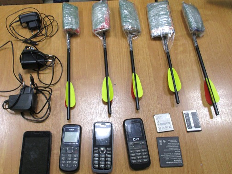 Мобильных операторов обязали отключать связь в тюрьмах по просьбе ФСИН