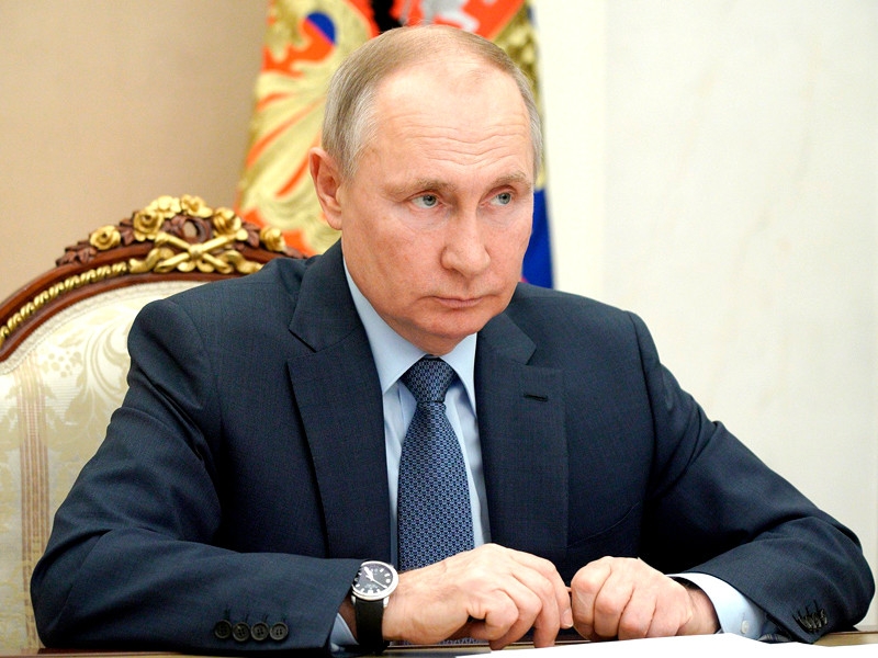 На совещании по инвестклимату Путин пообещал не препятствовать отдыху россиян за границей