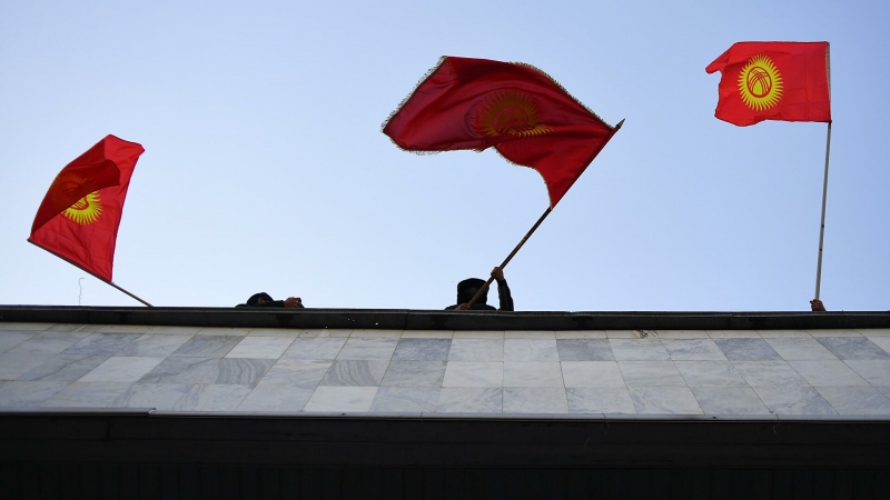 Парламент Киргизии назначил дату референдума по конституции