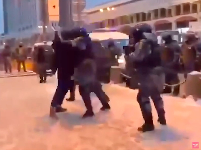 В силовых структурах отмалчиваются о судьбе "провокатора с битой", задержанного на акции 31 января в Москве