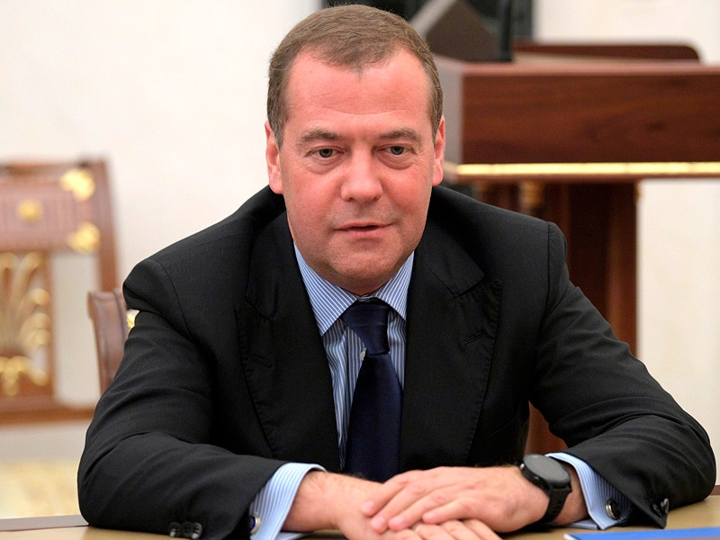 Медведев похвалил Путина за рост российских зарплат