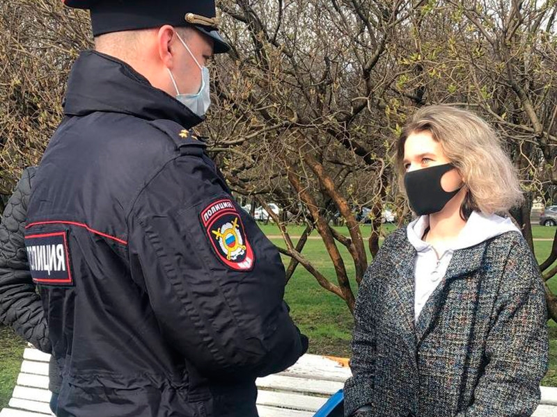 ФСБ вызвала на беседу родителей 17-летней девушки, устроившей встречу политических активистов в Петербурге