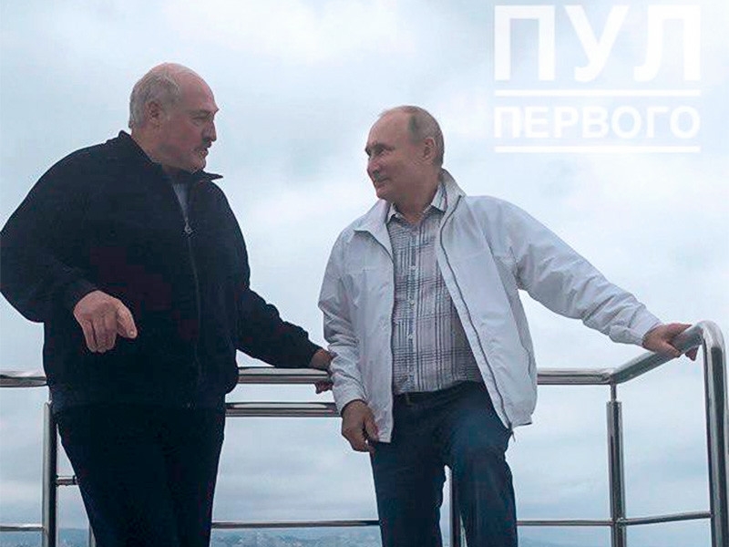 Путин и Лукашенко покатались на яхте, договорились о втором транше российского кредита в $500 млн и о новых рейсах "Белавиа" в РФ
