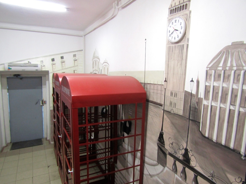 В исправительной колонии в Новосибирске поставили "лондонские телефонные будки"