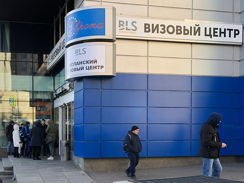Визовый центр Испании в Москве возобновит выдачу виз с 12 мая, но без гарантии въезда