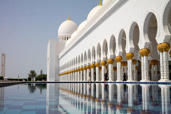 Абу-Даби упрощает правила для туристов