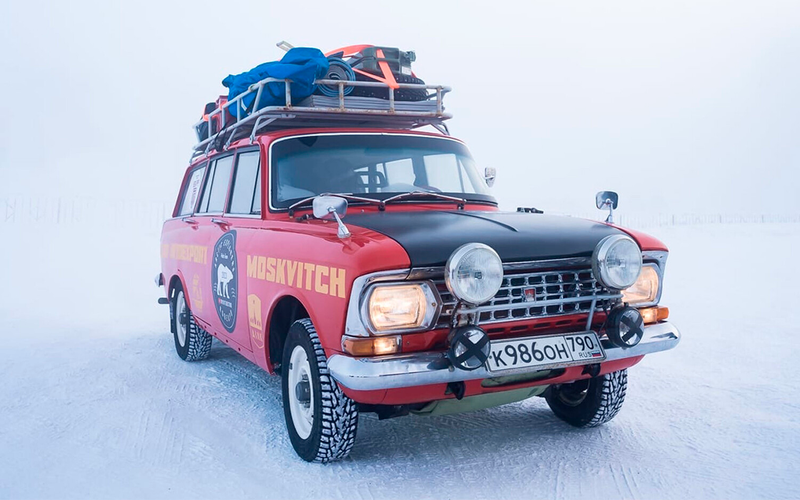 Машина старой закалки: Москвич 1975 года покоряет Крайний Север
