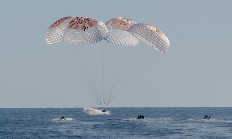 «Застрявшие в космосе»: астронавты NASA вернулись домой