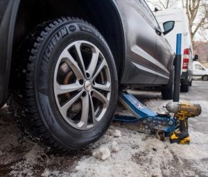 Выездной шиномонтаж метро Беговая: помощь профессионалов в любое время